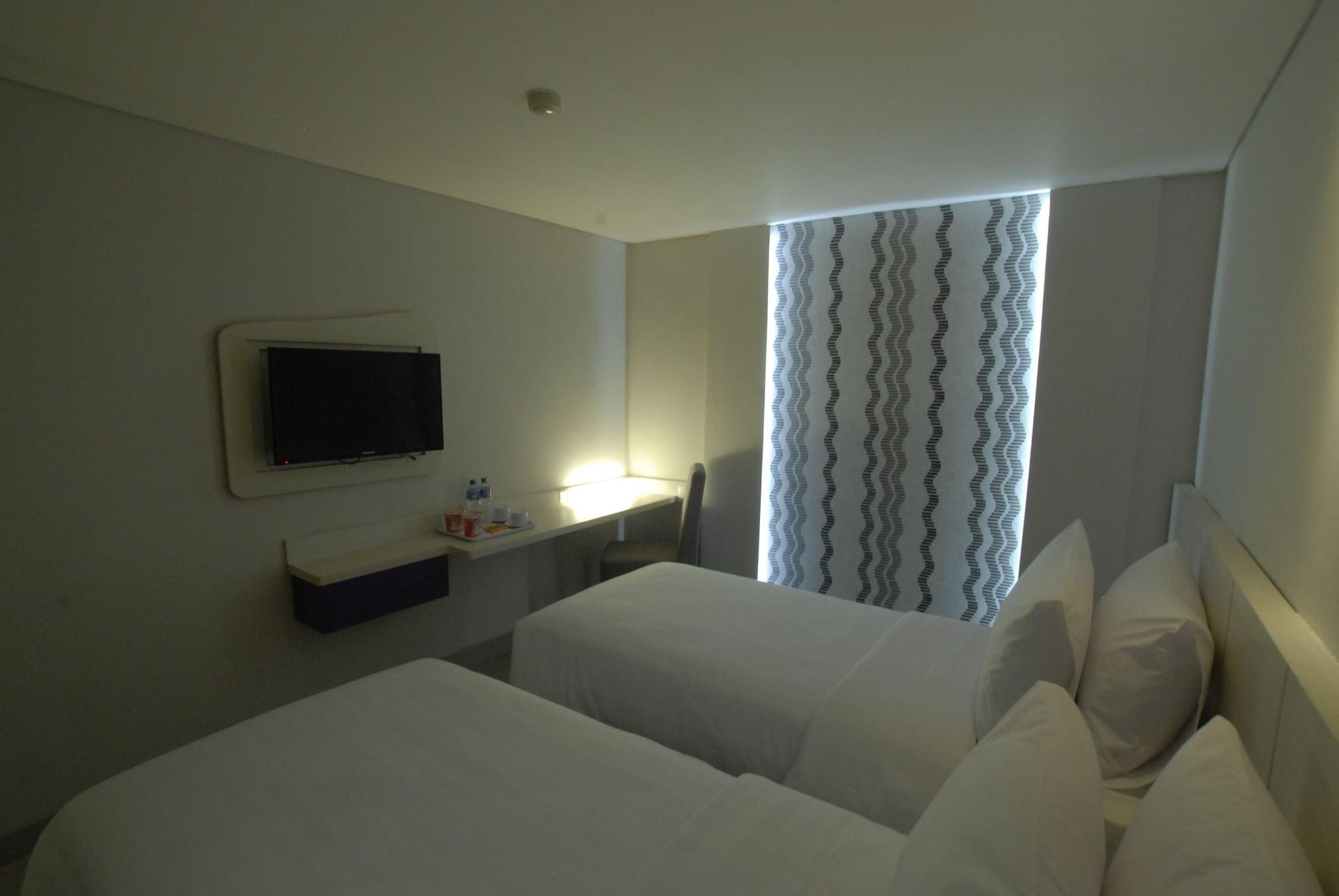 Vio Hotel Veteran Bandung Exterior foto