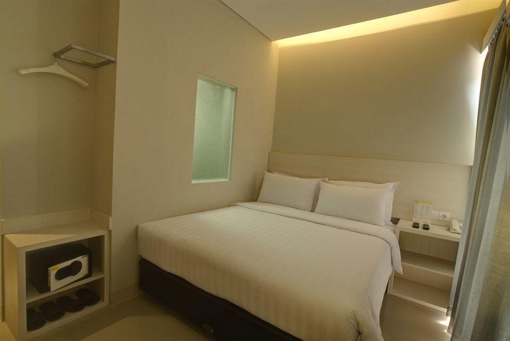 Vio Hotel Veteran Bandung Exterior foto