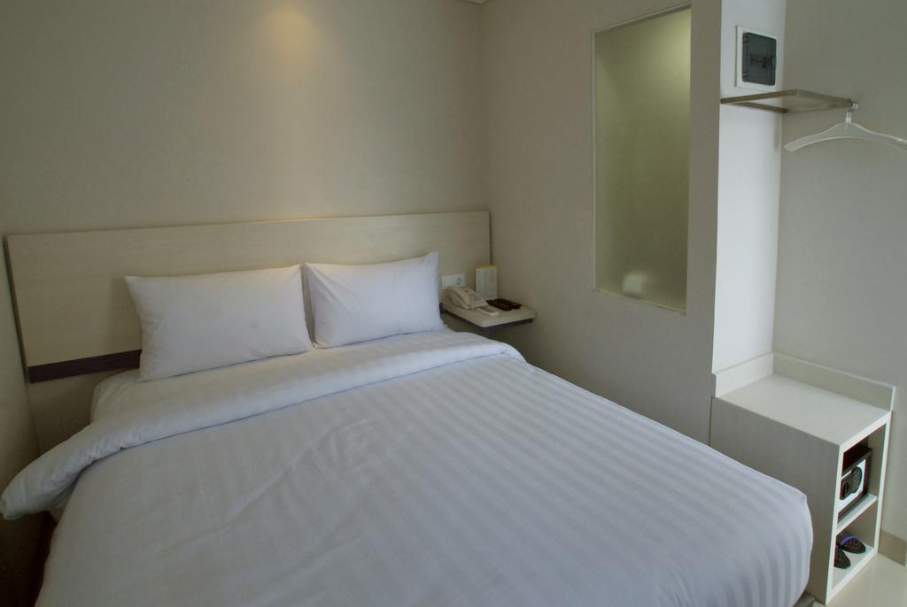 Vio Hotel Veteran Bandung Exterior foto